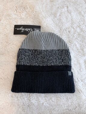 Walter Hagen Gray and Navy Blue Ribbed Knit Beanie NWT